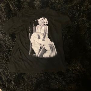 Marilyn Monroe black short sleeve shirt